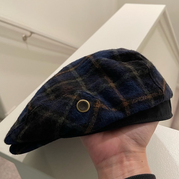 Goorin Bros newsie flat cap blue plaid cap. Amazing inside lining. Size small. - Picture 9 of 13